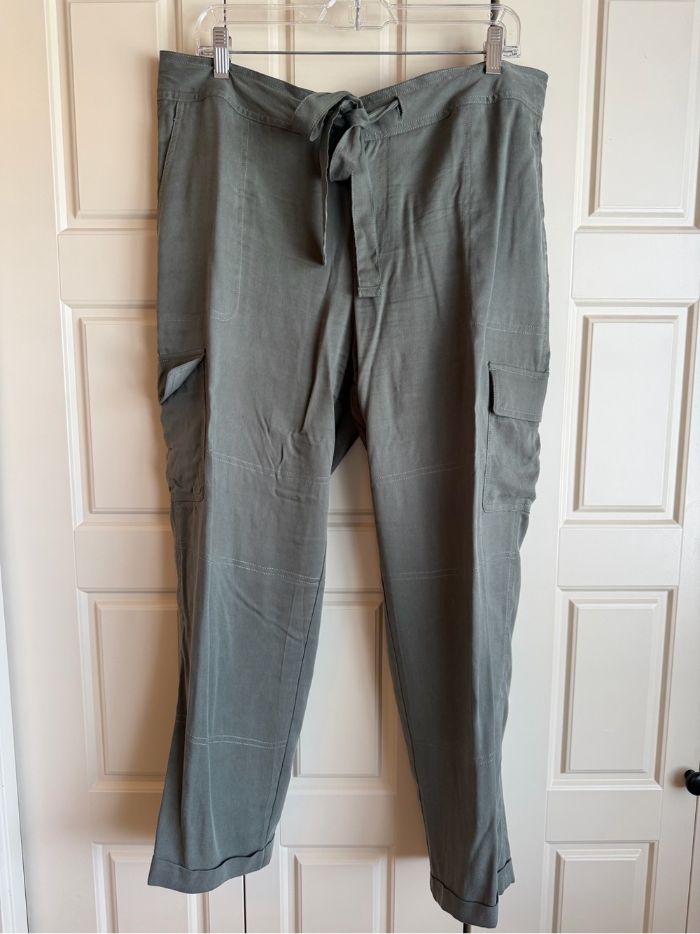 Lord & Taylor cargo pant sz L, tencel fabric, olive